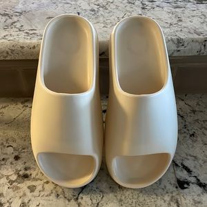 Elegant Cream Women's Slide Sandals